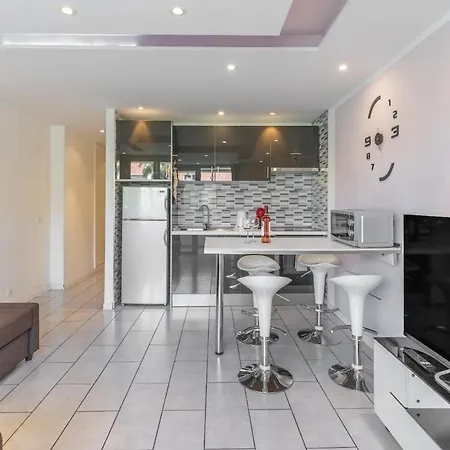 Playa Honda Pool View