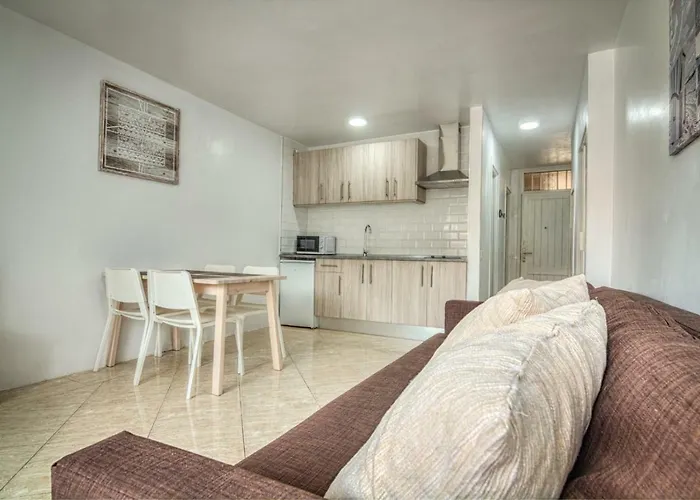 Playa Honda Pool View Apartman *